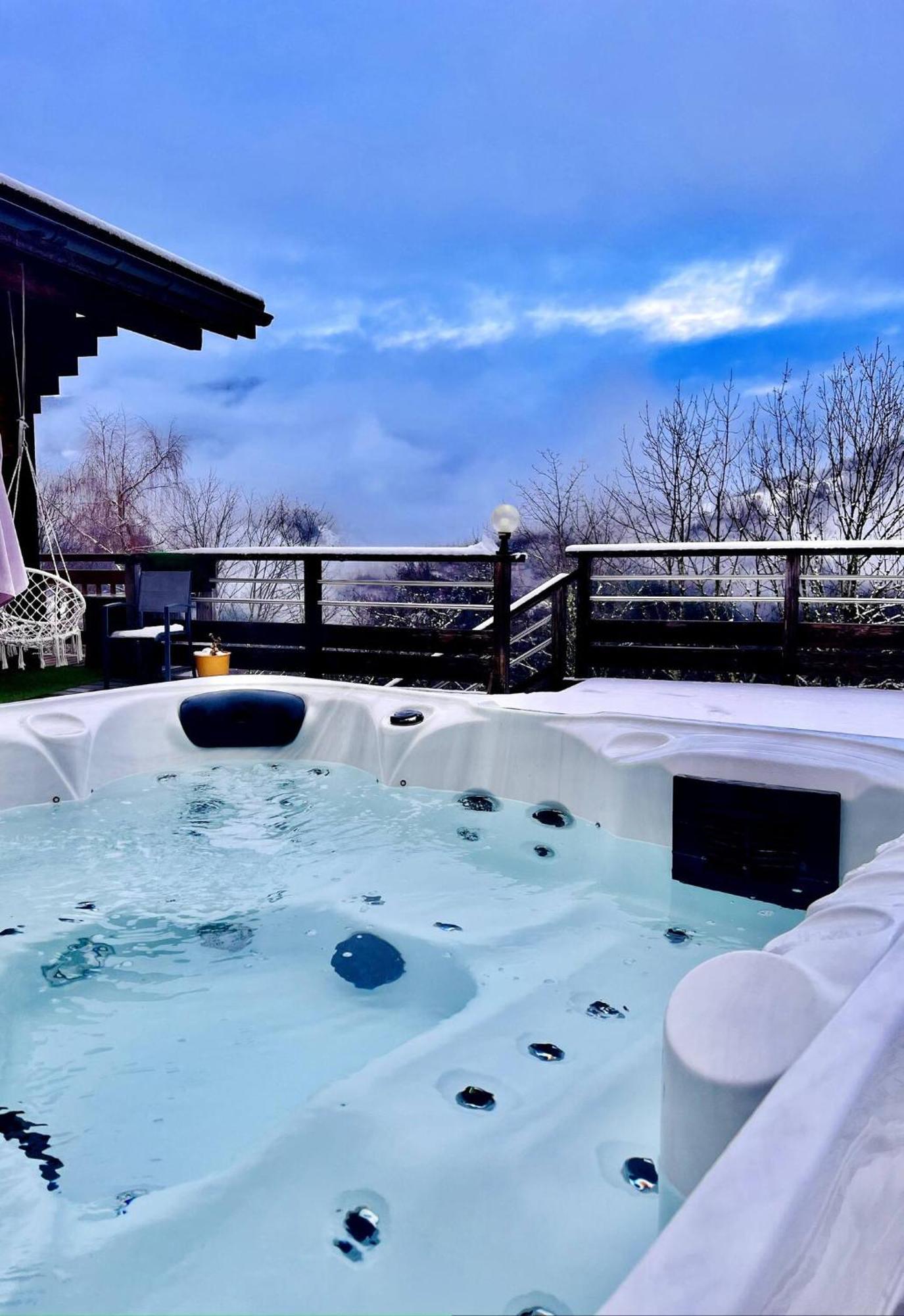 Charming Family Chalet For 8 People, With Private Hot Tub Les Clefs Exterior photo